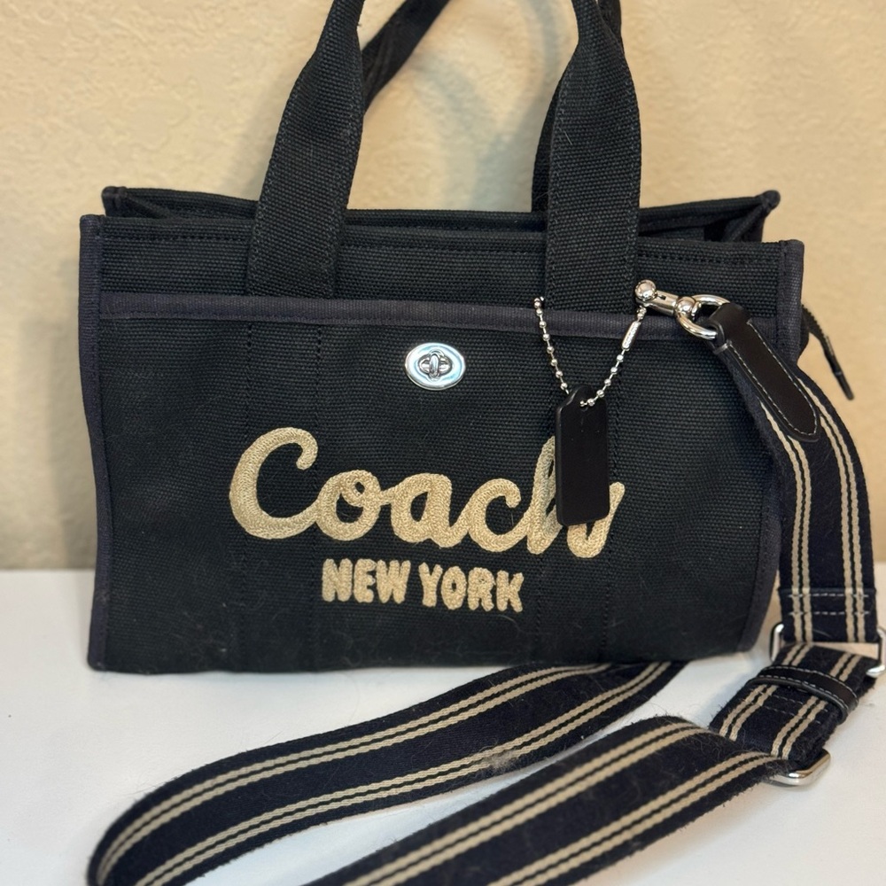 🖤🗽 Coach Field Tote 22 - NYC Edition 🗽🖤